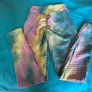 Leggings with gathered butt